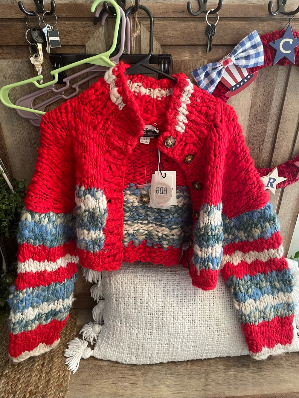 BDG SWEATER SMALL NWT❤️❤️❤️